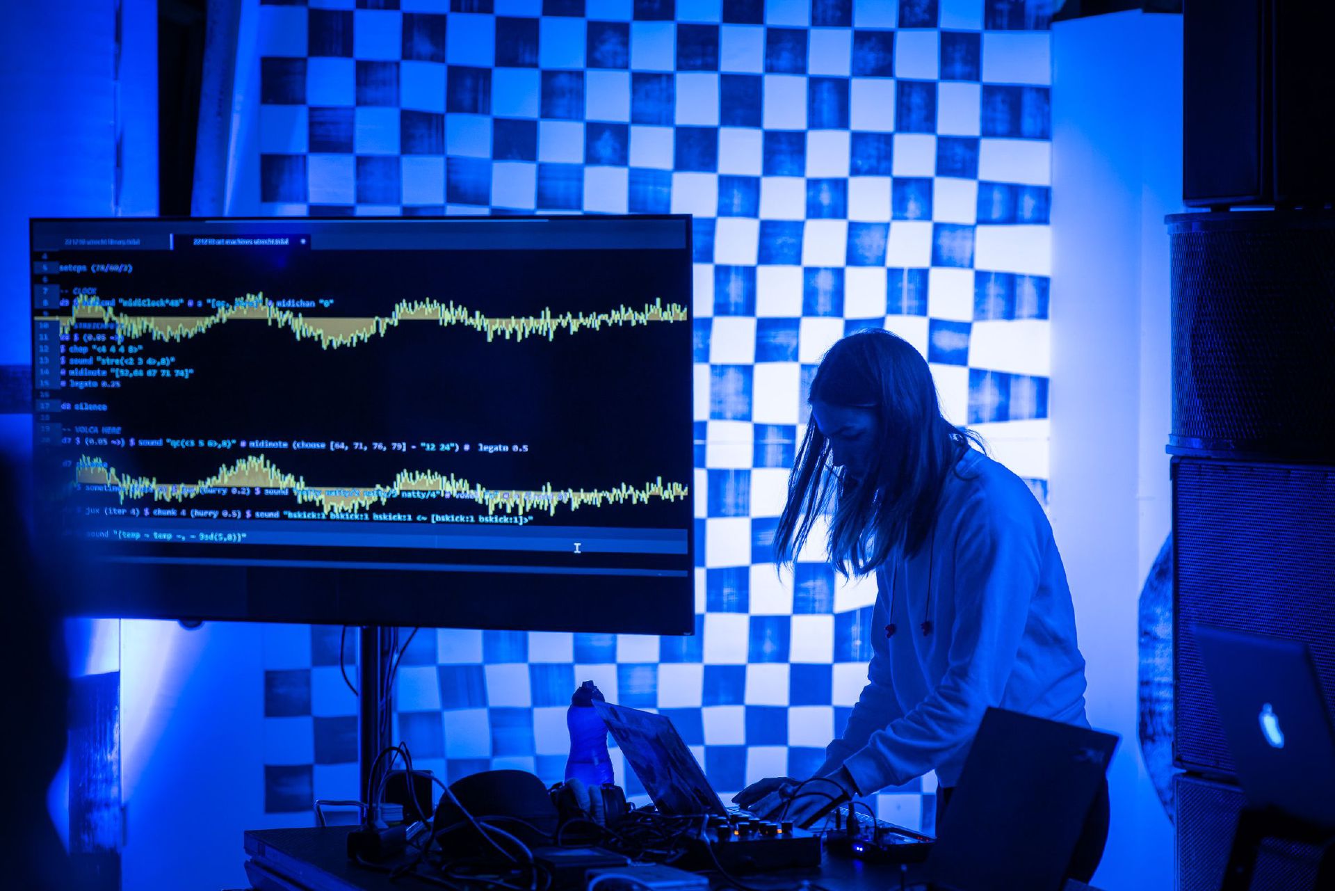 algorave-10-dec-22--paulus-van-dorsten-40_52561225973_o_converted.jpg